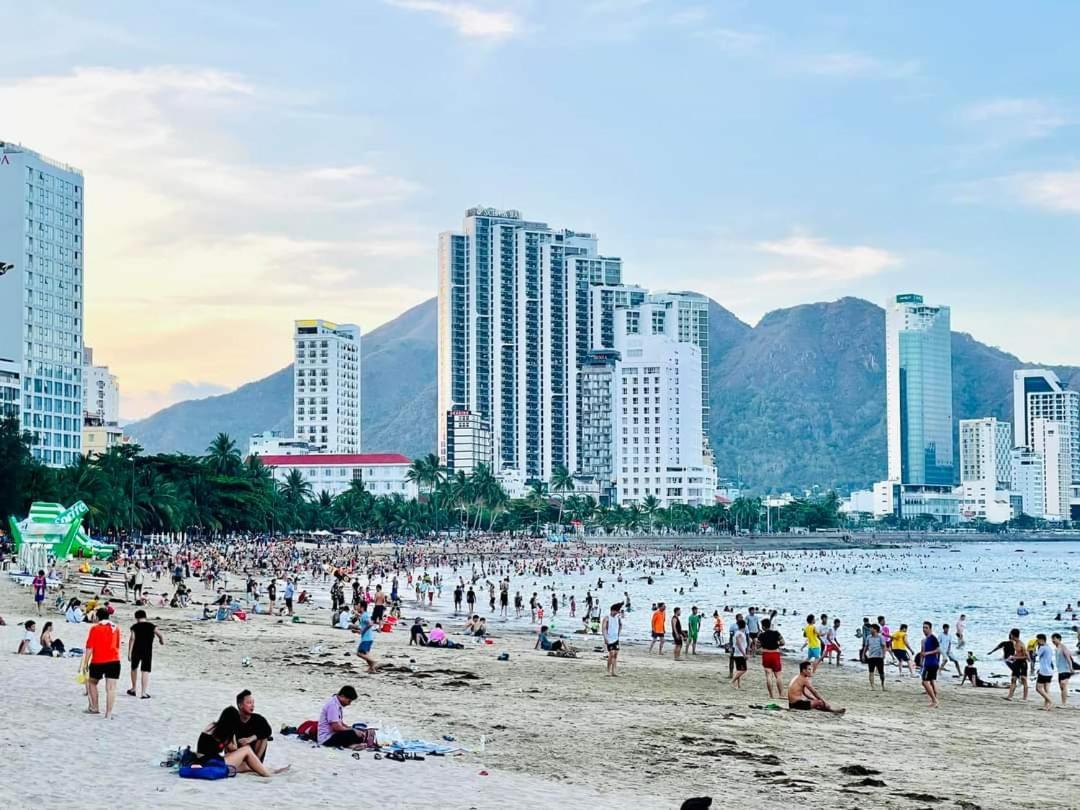 Beachfront Scenia Bay Apartment Nha Trang Room photo